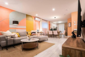 Vibrant 3BR Suite, Backyard, near metro and Free Parking